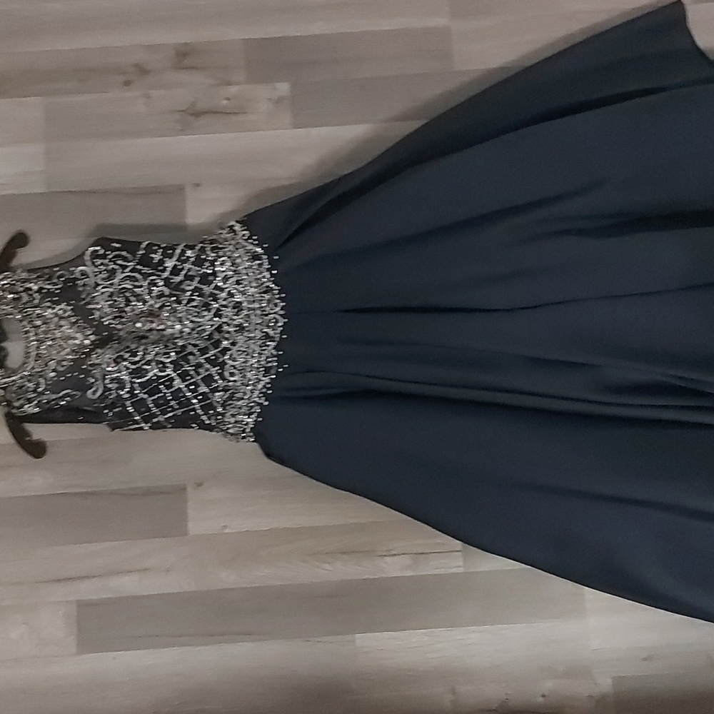 GRAD DRESS - Picture 3 of 4